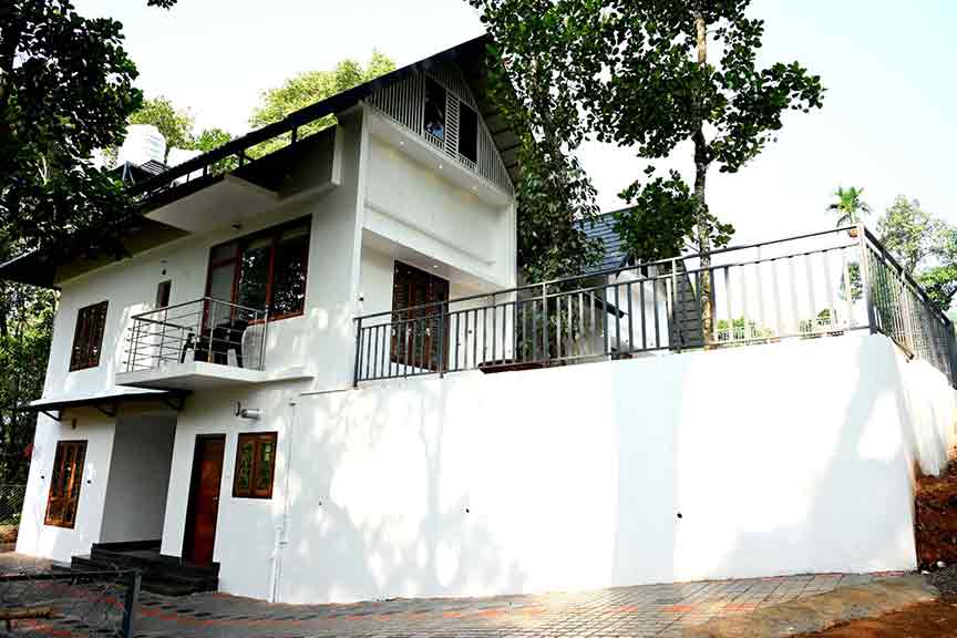 Private 3 Bedroom Cottage with Swimming Pool in Munnar