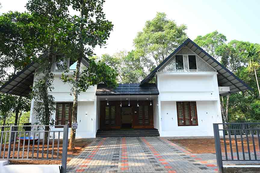7 Bedroom Luxury Villa in Munnar with Swimming Pool for Large Groups